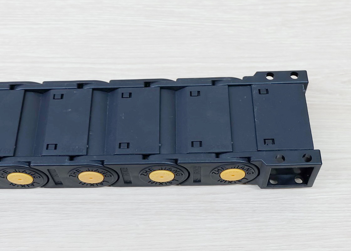 25 X 50 mm Cable Drag Chain R65mm ยาว 1M และ End Connectors (Fully-Enclosed)