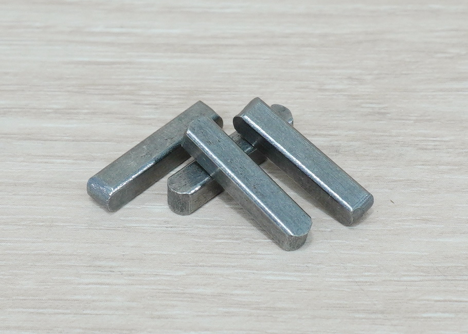 Flat Key Pin 4*4*20 Carbon Steel A-type Round Head Square (แพ็ค 4 ชิ้น)