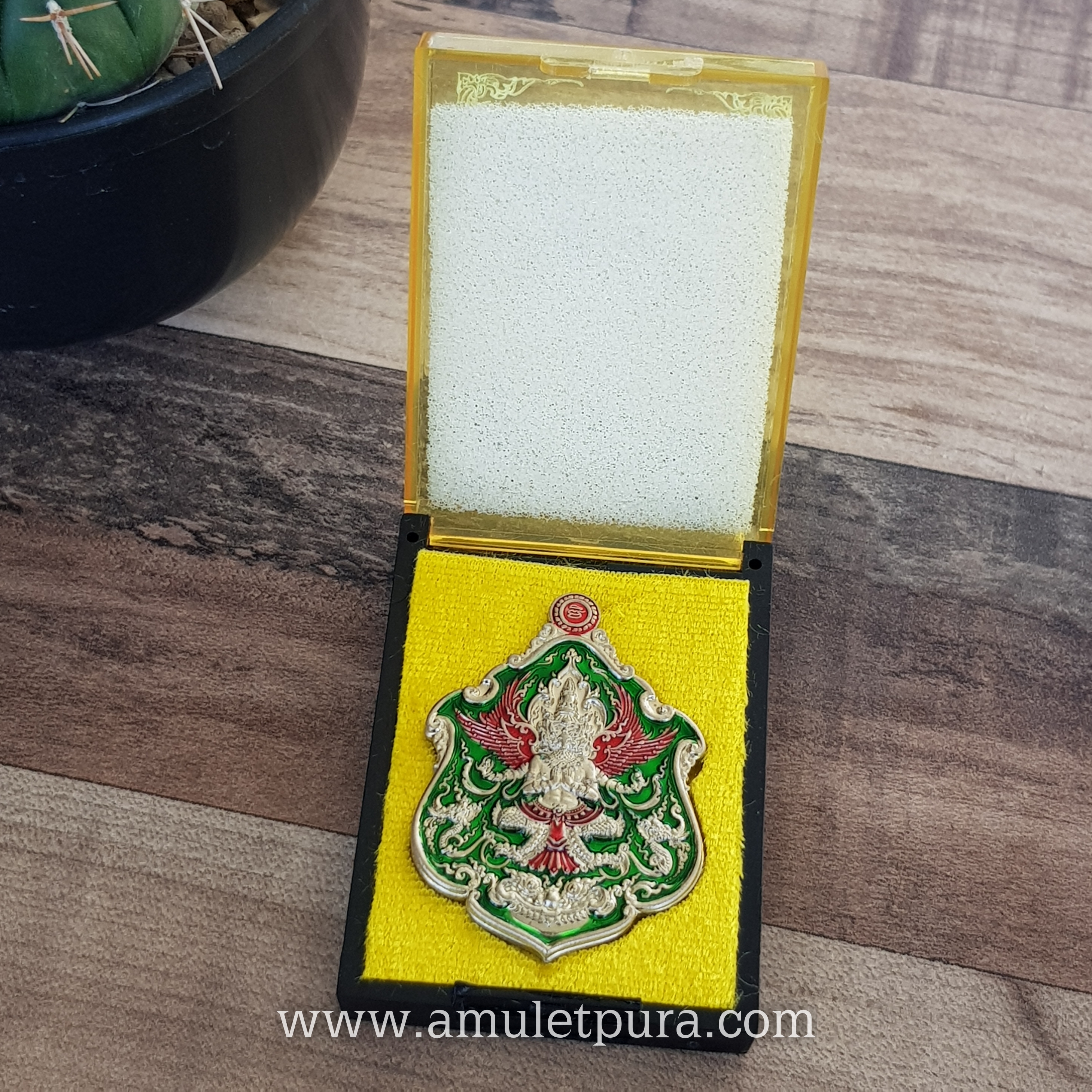 เหรียญพญาครุฑ(เนื้ออัลปาก้าลงยาเขียว-แดง)รุ่นเจ้าสัวเวนไตย ปี63 หลวงพ่อฟู วัดบางสมัคร จ.ฉะเชิงเทรา(มีโค้ด หมายเลข54)