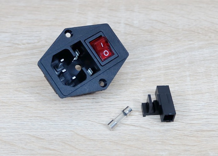 AC-01A Plug Socket 3 Pin Male AC250V พร้อมสวิทช์และฟิวส์ 10A