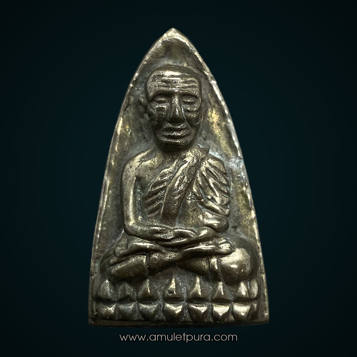 หลวงปู่ทวด (พิมพ์เตารีดใหญ่ เนื้อเมฆสิทธิ์) รุ่นเสาร์ 5 มหาสิทธิโชค ปี53 พ่อท่านเขียว วัดห้วยเงาะ จ.ปัตตานี (มีโค้ด หมายเลข 1093)