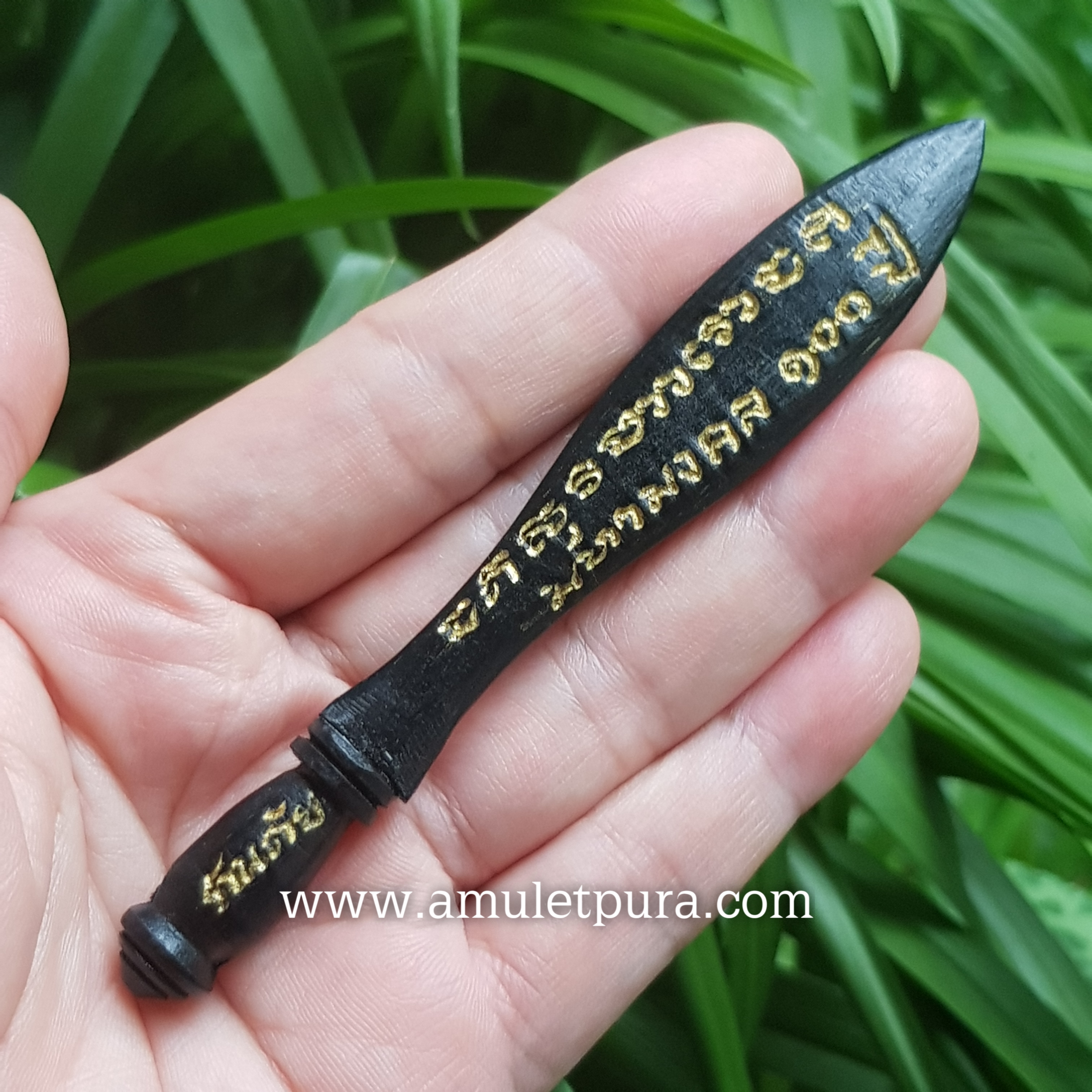 พระขรรค์กันภัย (เล็ก เนื้อไม้พญาดำดง) รุ่นมหามงคล 100 ปี หลวงปู่เกลี้ยง ปี50 วัดโนนแกด จ.ศรีสะเกษ (ด้ามอุดมวลสารพร้อมเกศา ตอกโค้ด สร้าง 99 เล่ม)