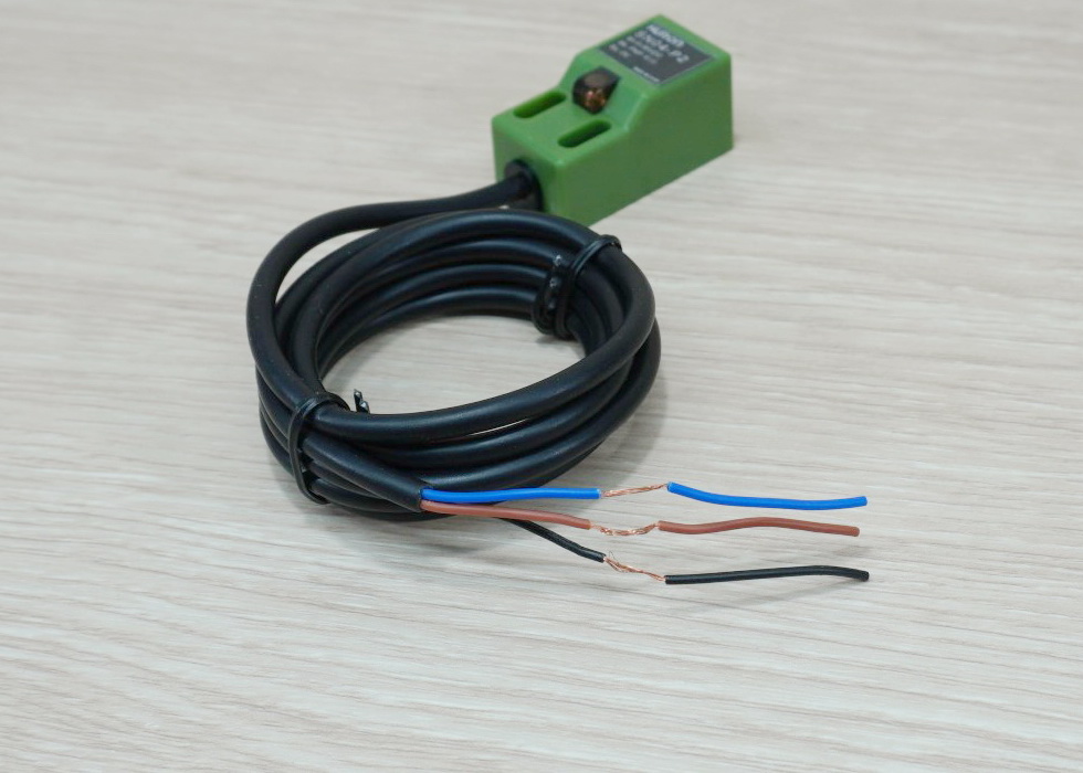 SN04-P2 (PNP, NC ระยะ 4mm) 6-36V DC Inductive Proximity Switch