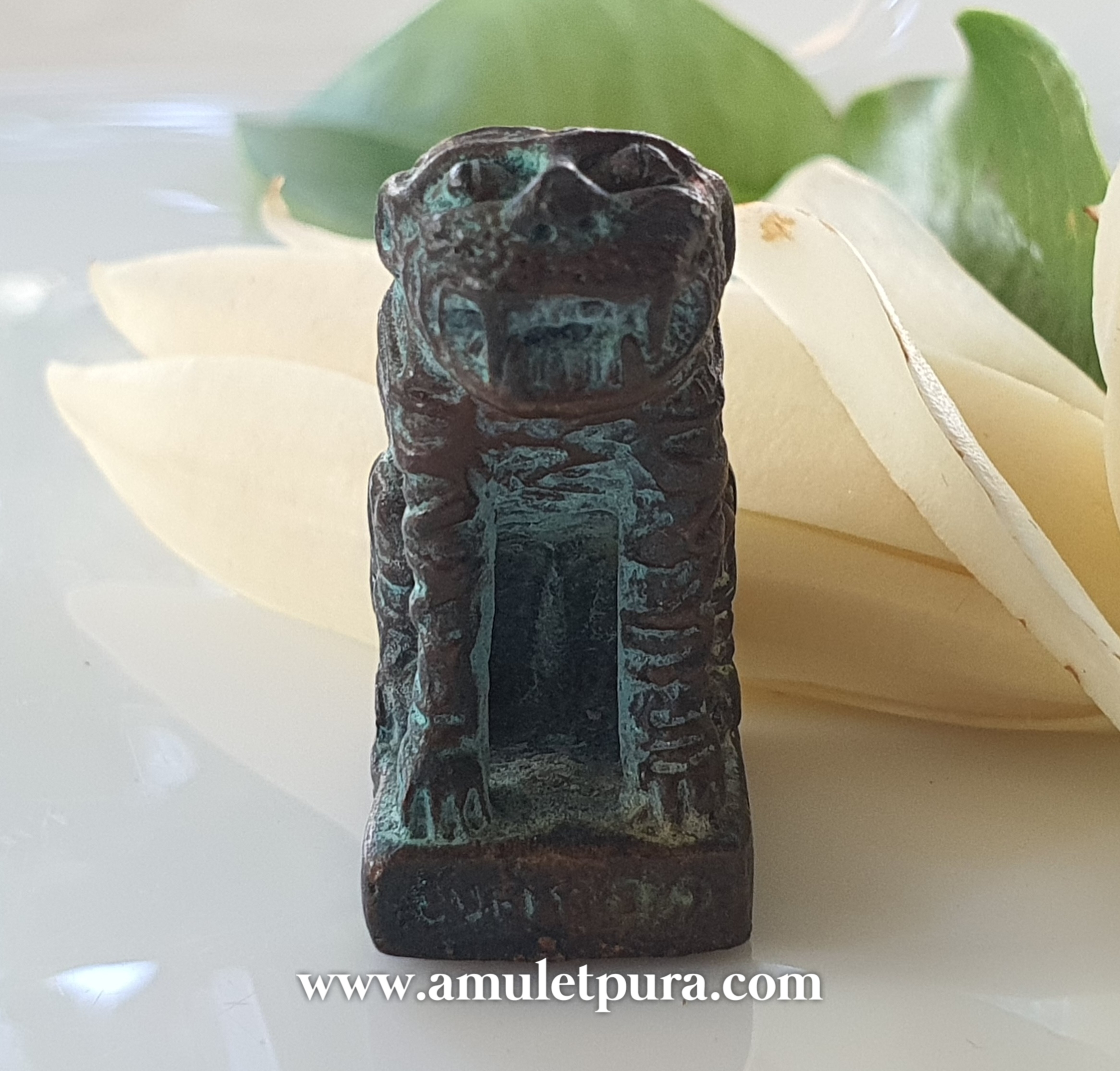 เสืออังกอร์ เนื้อทองผสมแก่มวลสาร รุ่นแรก ปี30 หลวงปู่สรวง ปลุกเสก ณ วัดป่าภูสมิง อ.ภู สิงห์ จ.ศรีสะเกษ