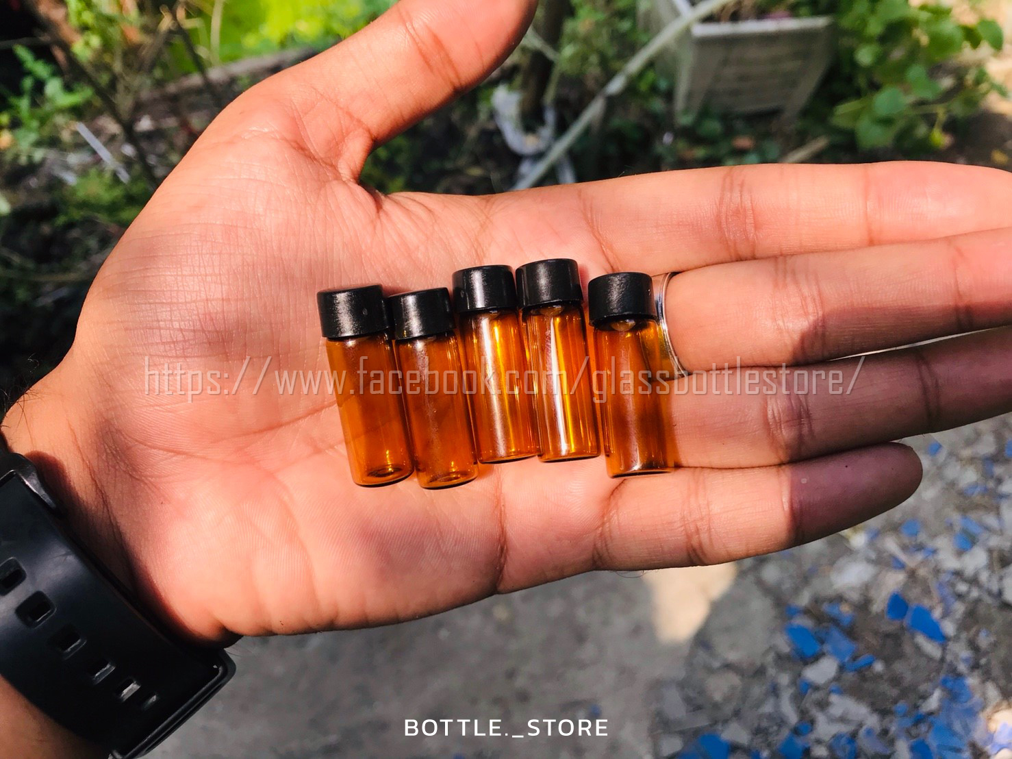 ขวดแก้วจิ๋ว 2ml สีชา ฝาพลาสติกสีดำ