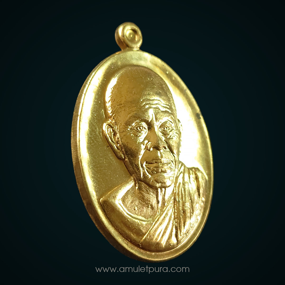 เหรียญรูปเหมือนปั้มหลวงพ่อคูณ รุ่นบารมี90 เนื้อทองสัตตะ ปี56 วัดบ้านไร่ จ.นครราชสีมา (ตอกโค้ด หมายเลข 2082) ออกแบบโดย อ.สันติ พิเชษฐ์ชัยกุล ศิลปินประติมากรเอกระดับโลก