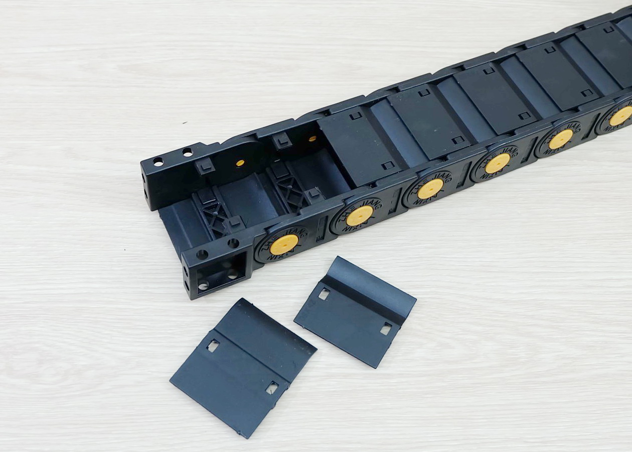 25 X 50 mm Cable Drag Chain R65mm ยาว 1M และ End Connectors (Fully-Enclosed)