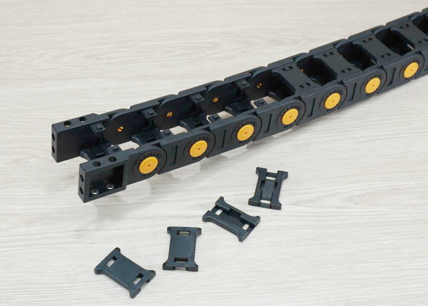 20 X 38 mm Cable Drag Chain R55mm ยาว 1M และ End Connectors (Bridge opening)