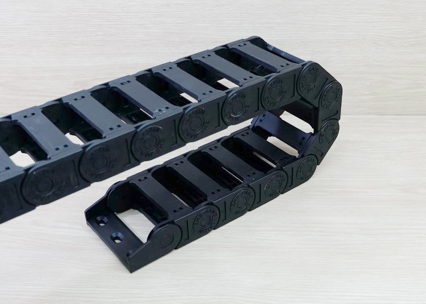 25 X 77 mm Cable Drag Chain R55mm ยาว 1M และ End Bridge Connectors (Bridge opening)