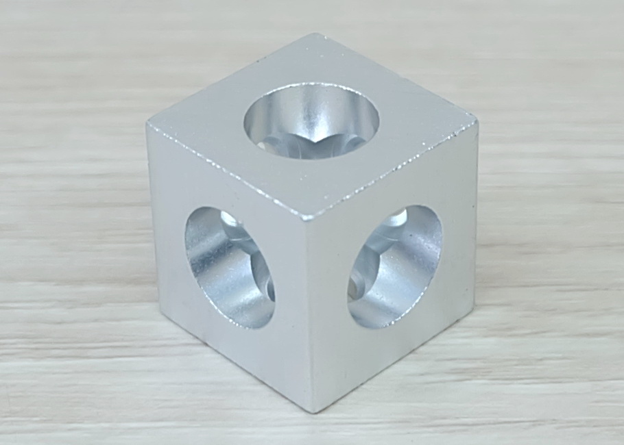Cube Corner Bracket (Silver)