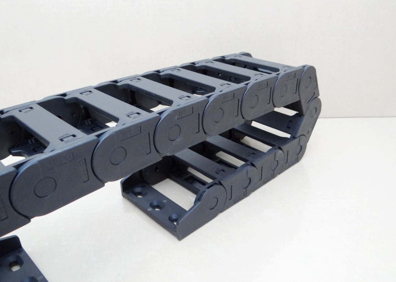 25 X 77 mm Cable Drag Chain R40mm ยาว 1M และ End Bridge Connectors (Bridge opening)