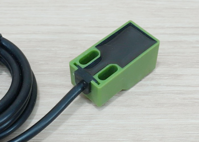 SN04-N2 (NPN, NC ระยะ 4mm) 6-36V DC Inductive Proximity Switch