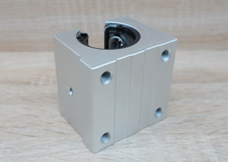 SBR30GA (ร่องเหล็ก ทนทานสูง) Steel Retainer - Aluminum Linear Ball Bearing Block