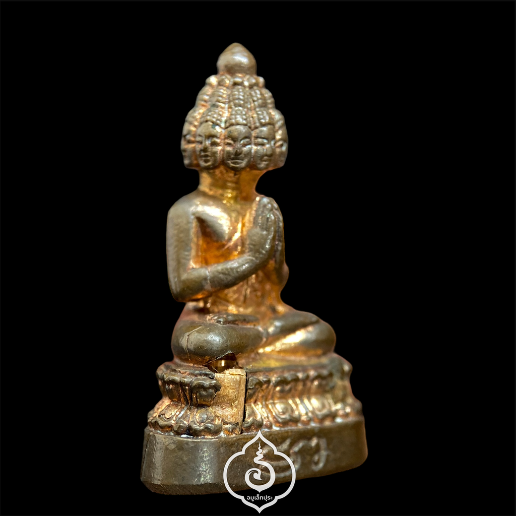 พระเศรษฐีนวโกฏิ เนื้อสัมฤทธิ์นอก อุดกริ่ง รุ่นยกฉัตรเจดีย์ รุ่นสุดท้าย ปี52 หลวงปู่มา วัดสันติวิเวก จ.ร้อยเอ็ด (อุดผงวิเศษ จีวร เส้นเกศา ไม้ยอตายพราย)