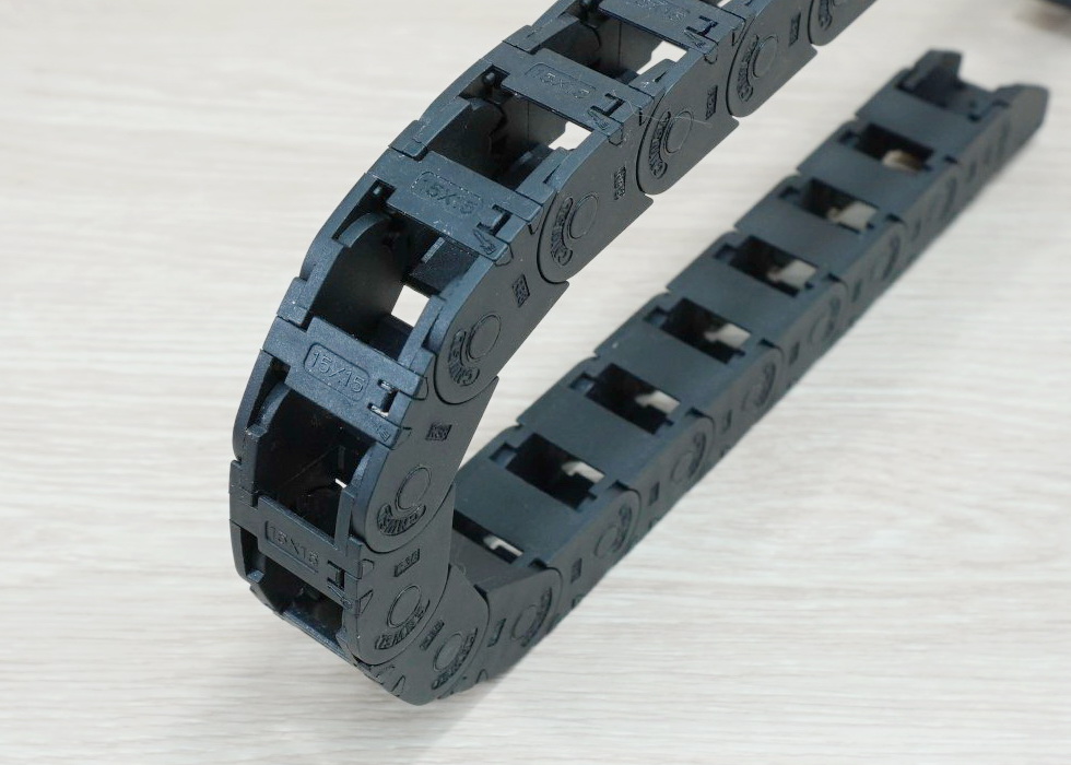 15 x 15 mm Cable Drag Chain R38mm ยาว 1M และ End Connectors (Bridge open outside)
