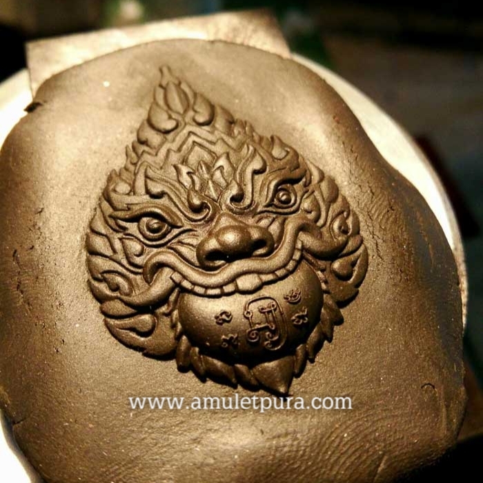 พระราหู รุ่นรวยทรัพย์(เนื้อนวะ พระจันทร์หน้ากากเงิน)ปี60 หลวงพ่อรักษ์ วัดสุทธาวาสวิปัสนา จ.พระนครศรีอยุธยา(สร้าง 88 องค์ มีโค้ด หมายเลข72)