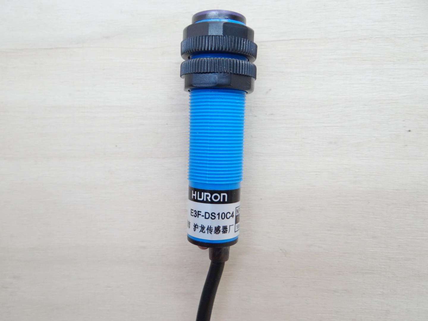 E3F-DS10C4 Infrared Photoelectric Sensor 0-10cm Detection Range (NPN, NO)