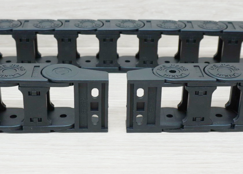 25 X 38 mm Cable Drag Chain R55mm ยาว 1M และ End Bridge Connectors (Bridge opening)