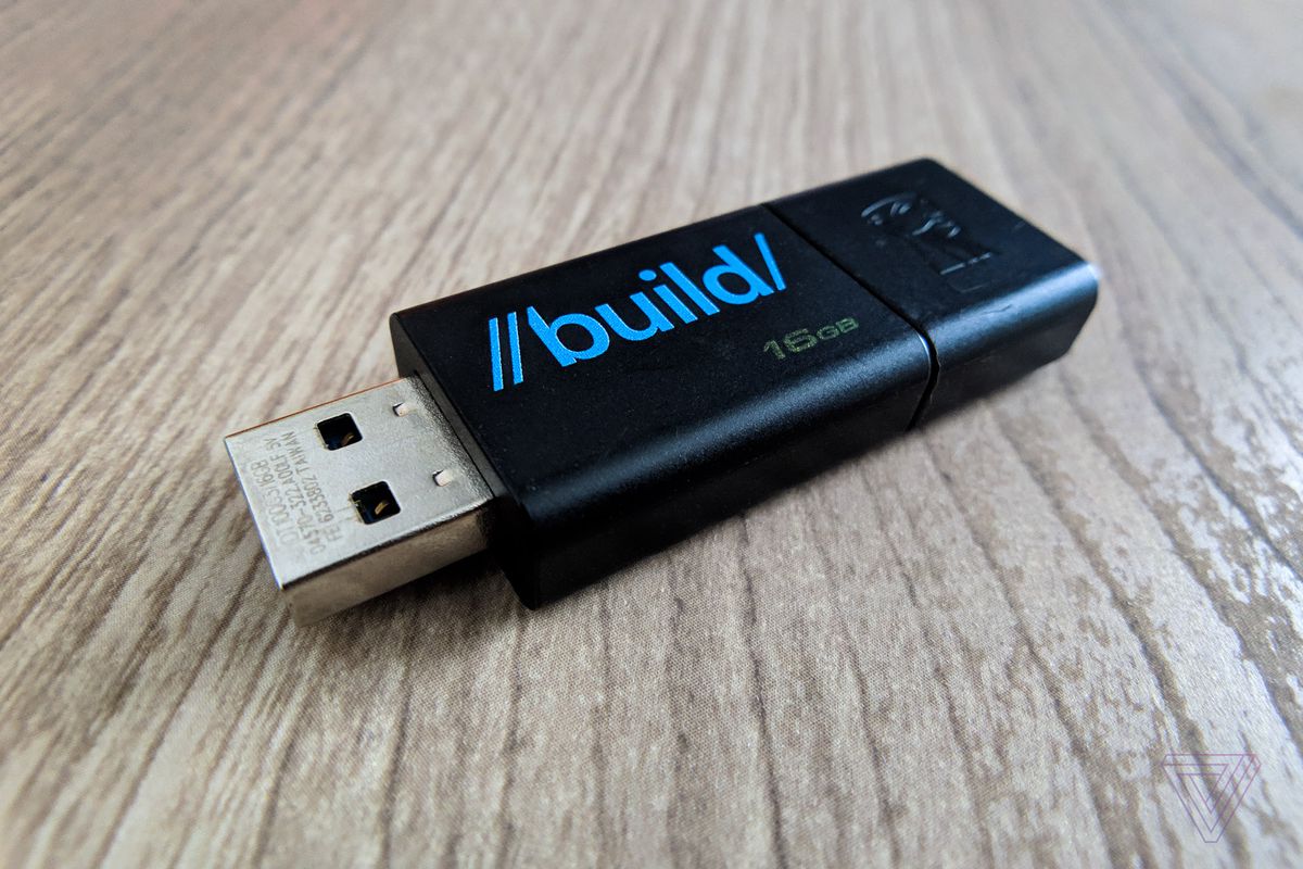 Windows 7 USB Bootable Flash Drive 16GB Install Recovery Repair แค่ตัวลงของเเท้ ไม่มีคีย์