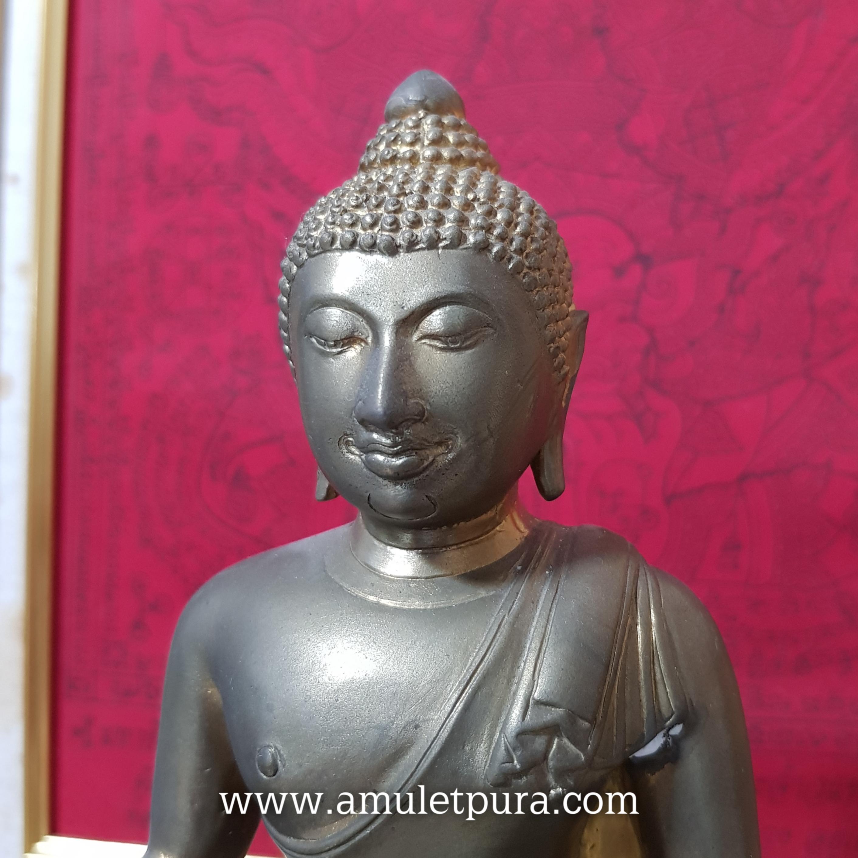 พระพุทธสิหิงค์(สัมฤทธิ์ 5 นิ้ว ชุดกรรมการ หมายเลข6 จัดสร้าง 96 ชุด)รุ่นพรหมบวร ปี53 วัดบวรนิเวศวิหาร กรุงเทพมหานคร