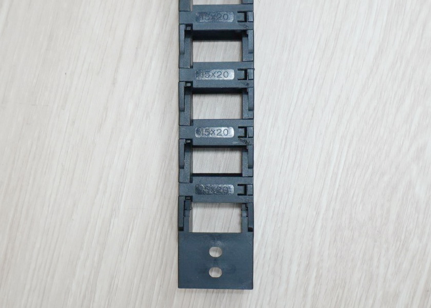 15 x 20 mm Cable Drag Chain R28mm ยาว 1M และ End Connectors (Bridge open outside)
