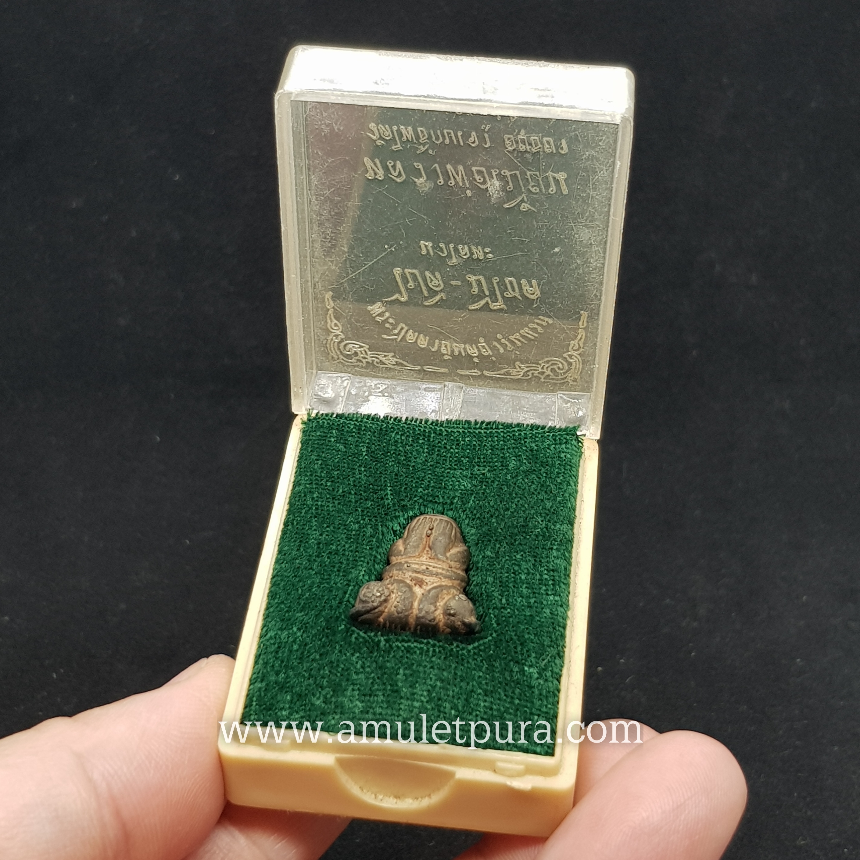 พระปิดตายันต์ยุ่ง รุ่นแรก ไปดี - มีโชค เนื้อนวโลหะเต็มสูตร ปี37 หลวงพ่อเมี้ยน วัดโพธิ์กบเจา จ.พระนครศรีอยุธยา(ตอกโค้ดด้านหลัง)