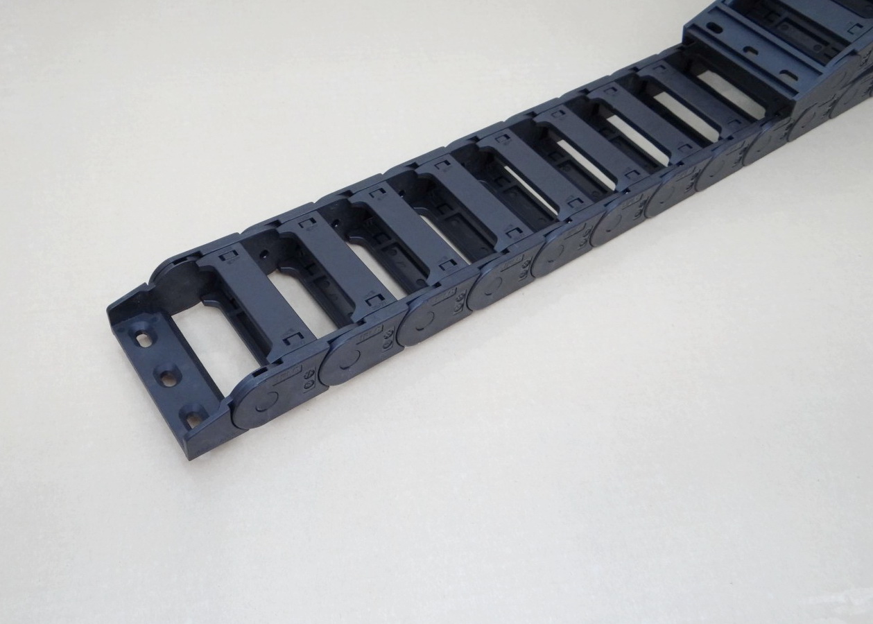 25 X 77 mm Cable Drag Chain R40mm ยาว 1M และ End Bridge Connectors (Bridge opening)
