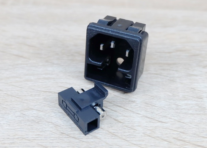 AC-02 Plug Socket 3 Pin Male AC250V พร้อมสวิทช์และฟิวส์ 10A
