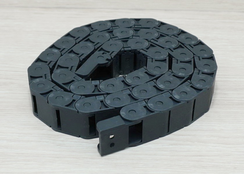 15 x 20 mm Cable Drag Chain R28mm ยาว 1M และ End Connectors 2รูยึด (Semi-Enclosed)