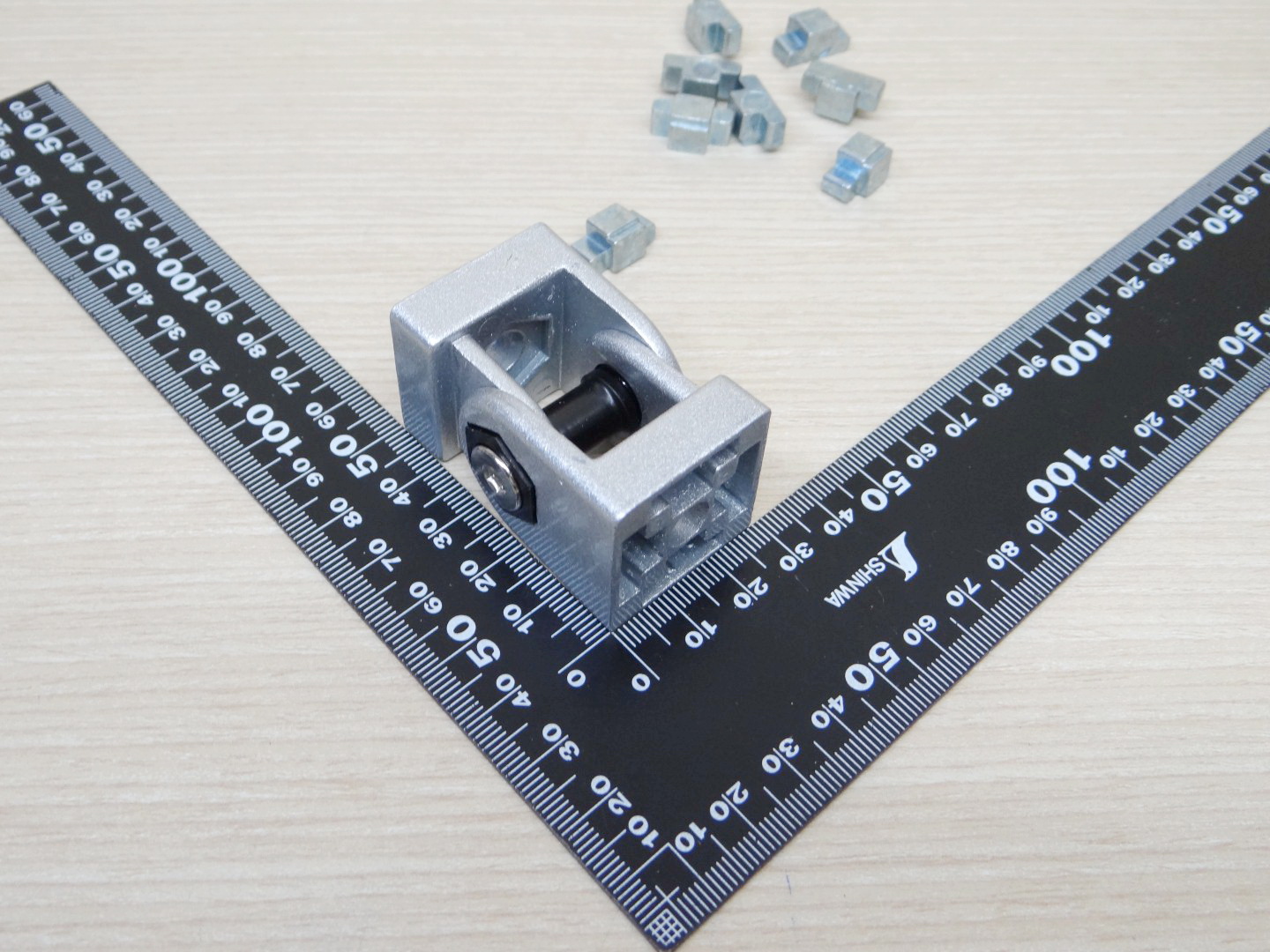 Flexible Pivot Joint Connector สำหรับ Series 30 Alu Profile