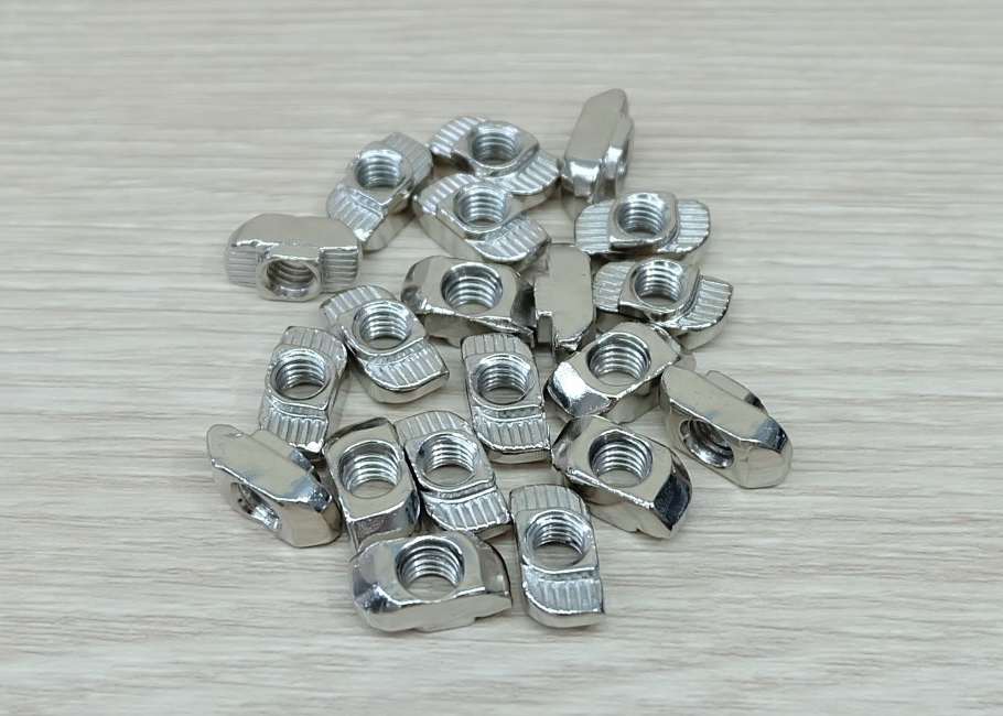 Free Nut M6 (20 ตัว/ชุด) สำหรับ Series 30 Alu Profile