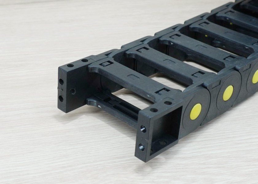 25 X 77 mm Cable Drag Chain R100mm ยาว 1M และ End Connectors (Bridge opening)
