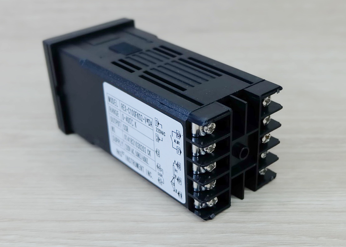 เครื่องควบคุมอุณหภูมิระบบ PID รุ่น REX-C100FK02-V*DA (No alarm) 240V/50HZ + Thermocouple 0 to 400 °c