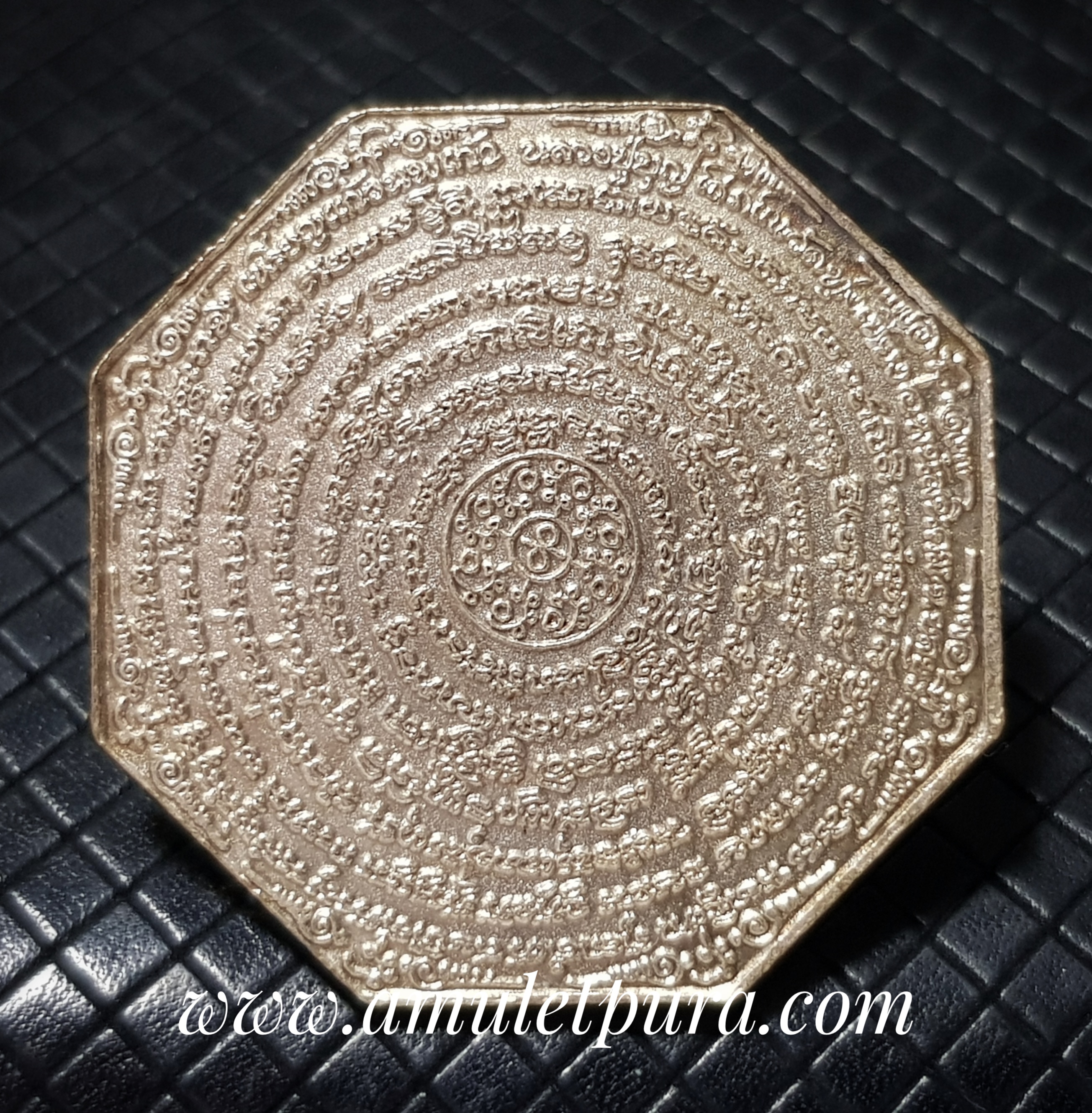 เหรียญแก้วนพเก้า เก้ายอดพระปิดตายอดนิยม(อัลปาก้า ลงยาราชาวดี)หลวงปู่บุญ วัดทุ่งเหียน จ.ชลบุรี