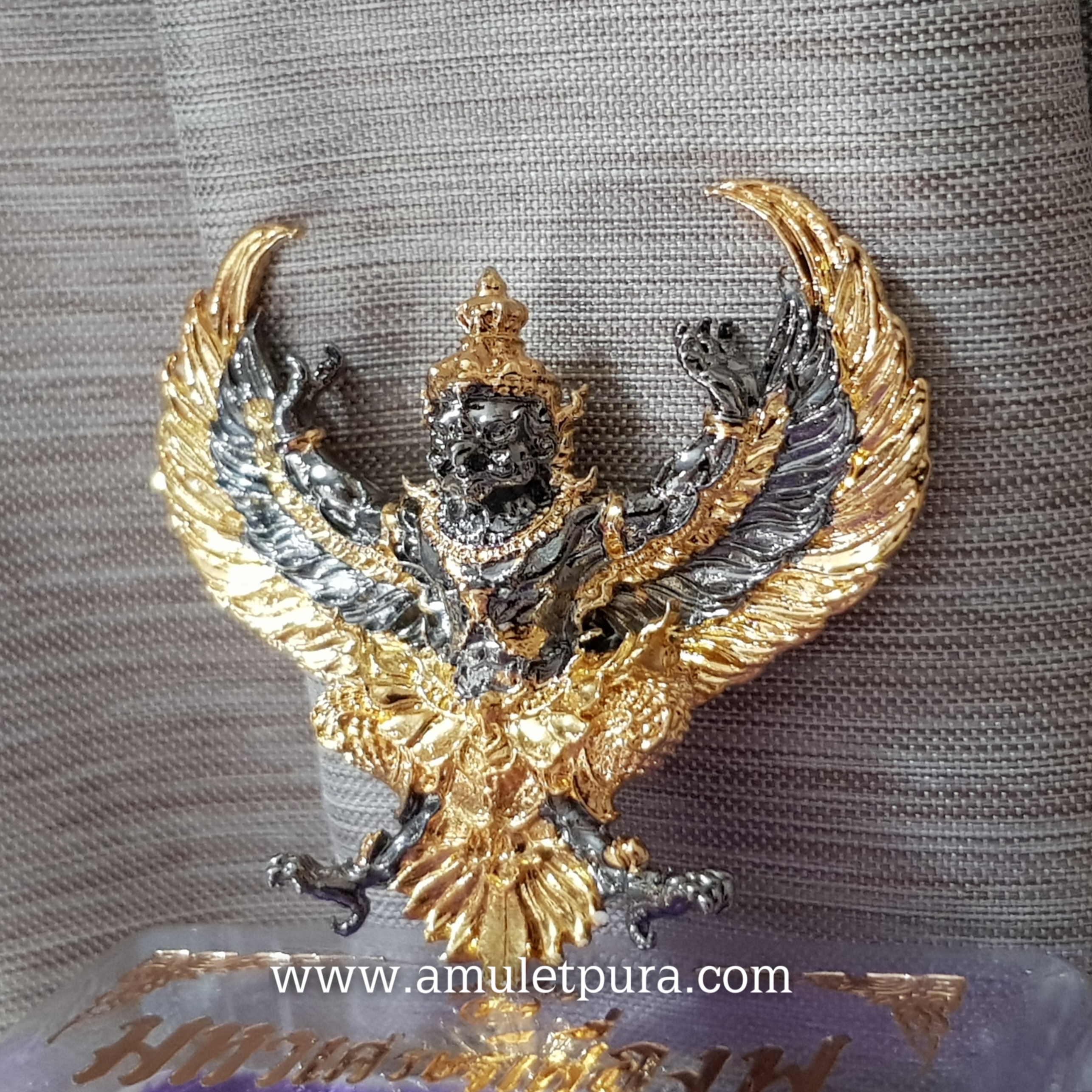 พญาครุฑ รุ่นมหาศรษฐีเฟื่องฟู(สัมฤทธิ์ชุบแบล็ครูทีเนียมริ้วทองแยกจากชุดกรรมการ)ปี63 หลวงพ่อฟู วัดบางสมัคร จ.ฉะเชิงเทรา(สร้าง 999 องค์ ตอกโค้ด หมายเลข ๑๘๗)