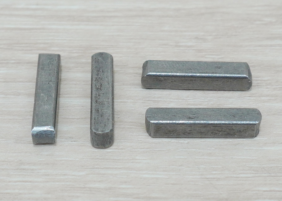 Flat Key Pin 4*4*20 Carbon Steel A-type Round Head Square (แพ็ค 4 ชิ้น)