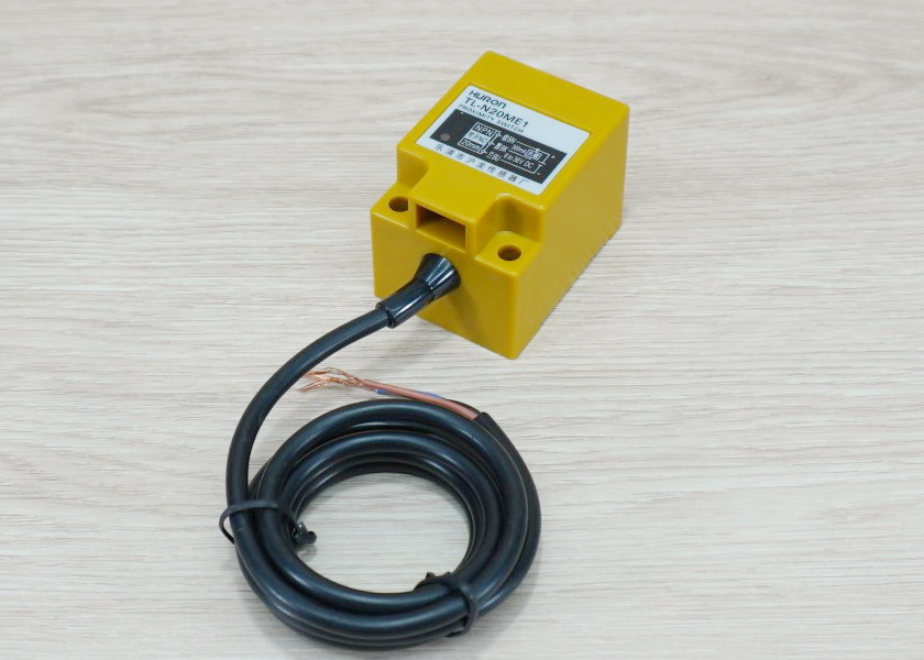 TL-N20ME1 (NPN, NO ระยะ 20mm) 6-36VDC Inductive Proximity Sensor