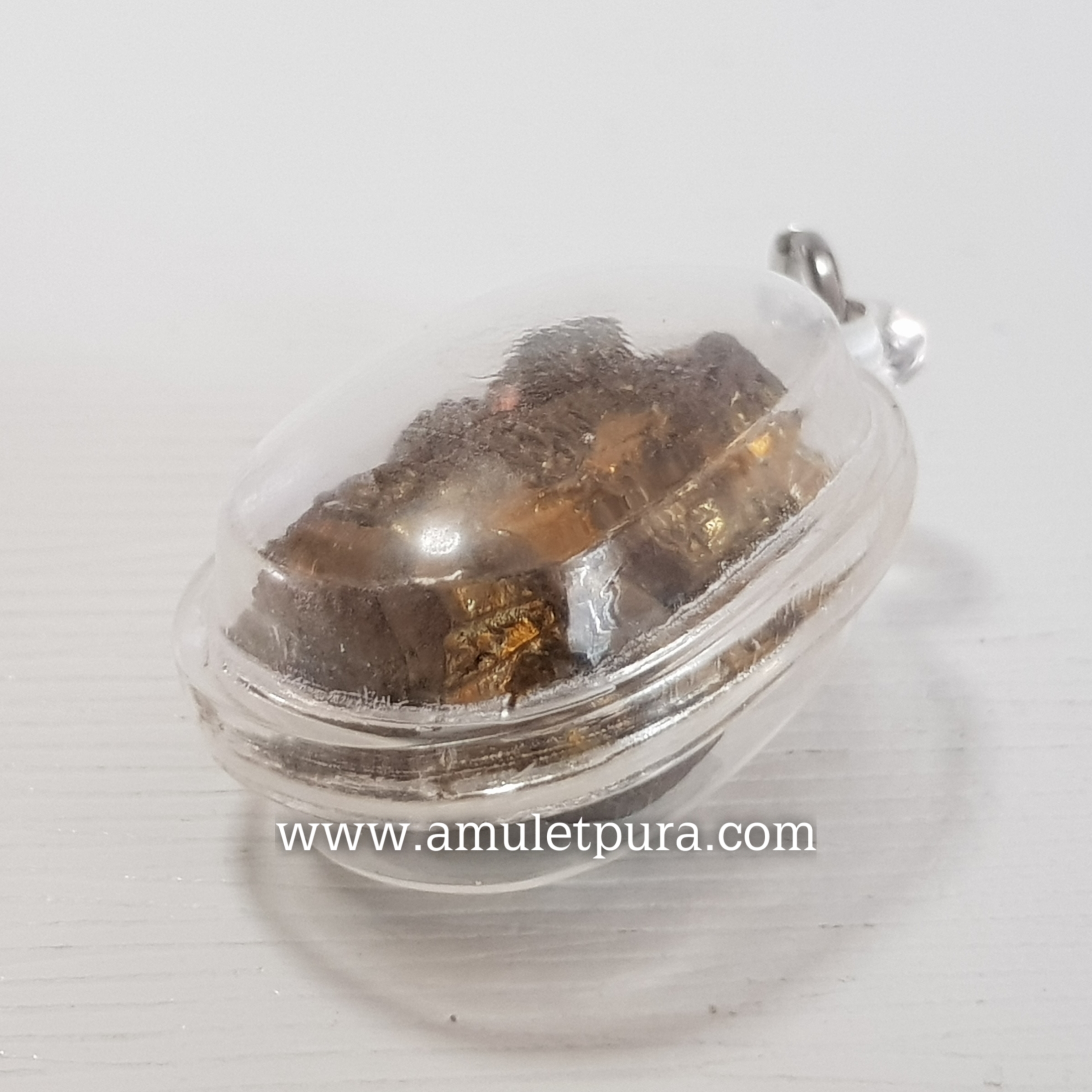 จิ้งจกเกี้ยวมหาเสน่ห์(ทองฝาบาตรผสมทองระฆังเก่าอุดกริ่งและมวลสาร)พระอาจารย์ปราโมท วัดเขาชะงุ้ม จ.ราชบุรี(พร้อมกันน้ำ)