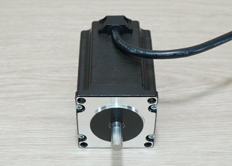 OUKEDA - Stepper Motor (Nema 23) แรงบิด 2.4N.m 4A Shaft 8mm (OK57DL82-404AD8) 1m Cable