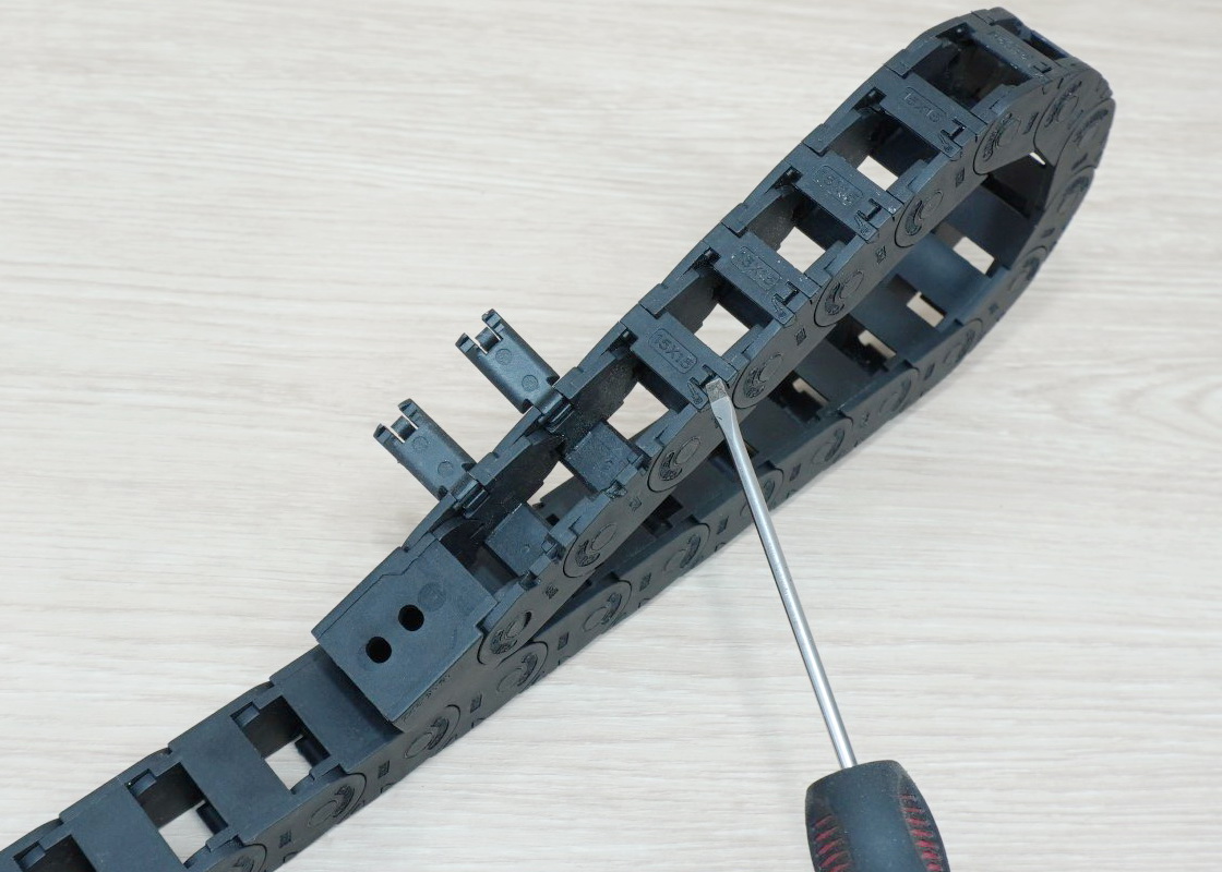 15 x 15 mm Cable Drag Chain R38mm ยาว 1M และ End Connectors (Bridge open outside)