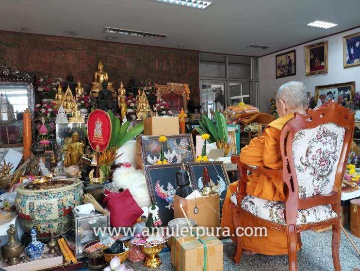 พญาครุฑ รุ่นมหาศรษฐีเฟื่องฟู (พิมพ์ใหญ่ เนื้อชนวนรมดำ) ปี63 หลวงพ่อฟู วัดบางสมัคร จ.ฉะเชิงเทรา (ตอกโค้ด หมายเลข 21)