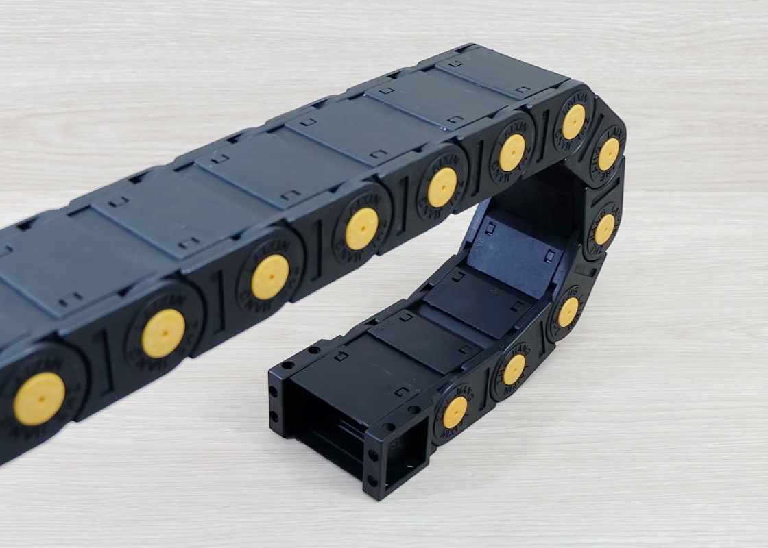 25 X 50 mm Cable Drag Chain R65mm ยาว 1M และ End Connectors (Fully-Enclosed)