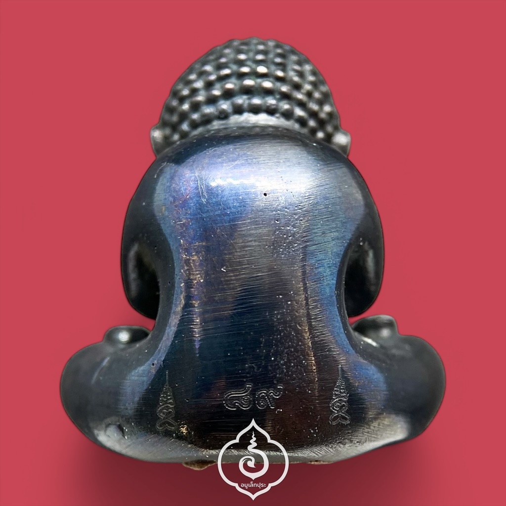 พระปิดตาหล่อ (เนื้อเมฆพัตร) รุ่นเจริญลาภ ปี65 หลวงปู่นิ่ม วัดพุทธมงคล จ.สุพรรณบุรี (ใต้ฐานอุดผง มีโค้ด หมายเลข 89)