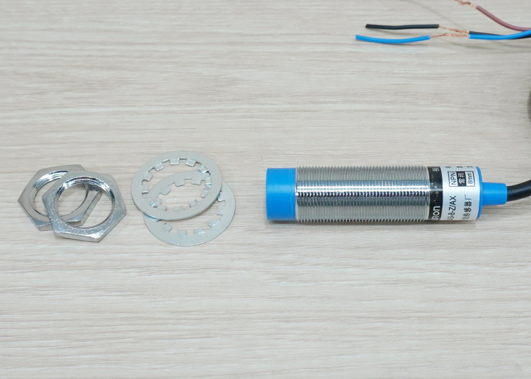 LJ18A3-8-Z/AX (NPN NC ระยะจับ 8mm) 6-36V DC Inductive Proximity Sensor