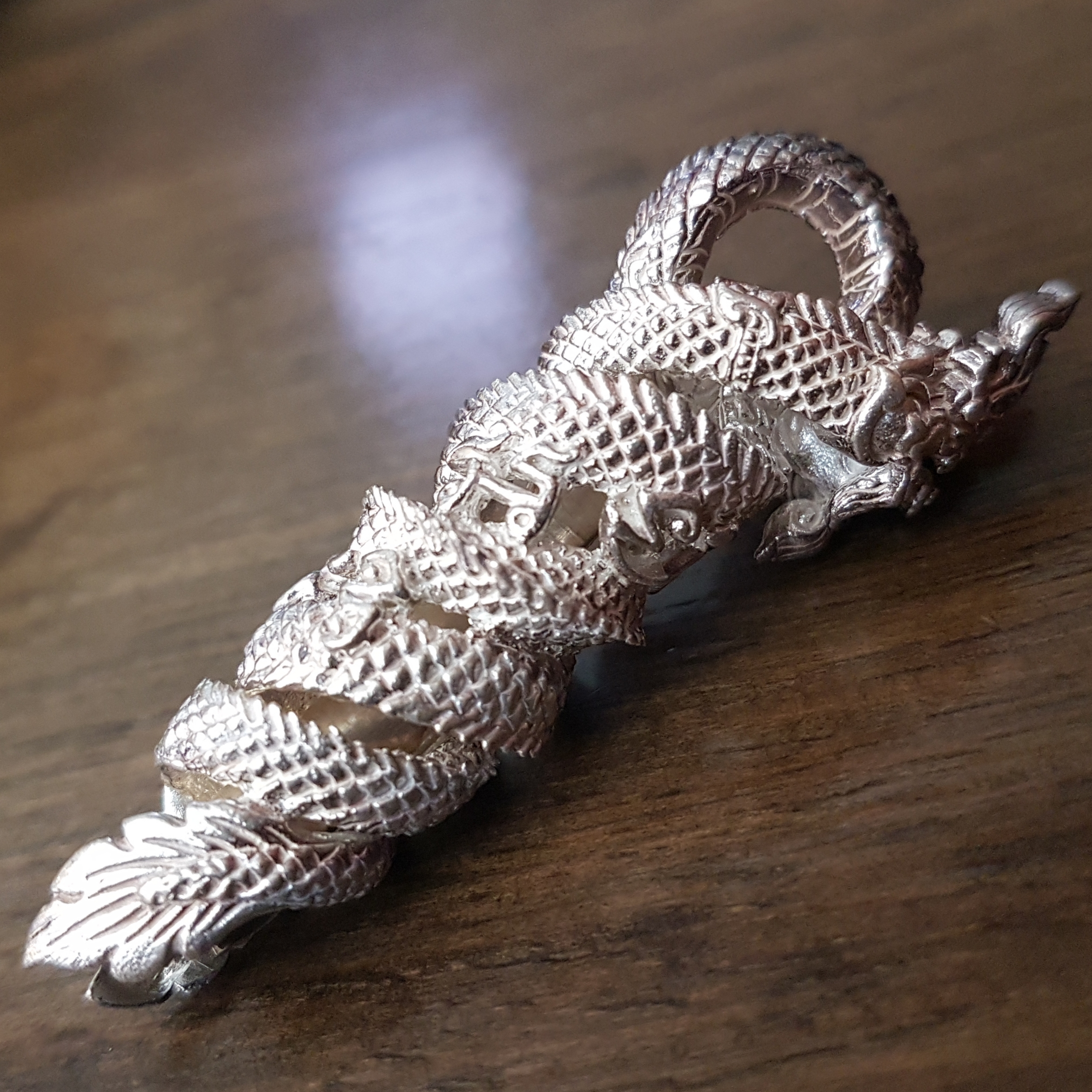 ตะกรุดนาคเกี้ยว(เงิน)รุ่นไหว้ครู53 หลวงปู่เณร วัดบ้านเกษตรทุ่งเศรษฐี จ.ร้อยเอ็ด