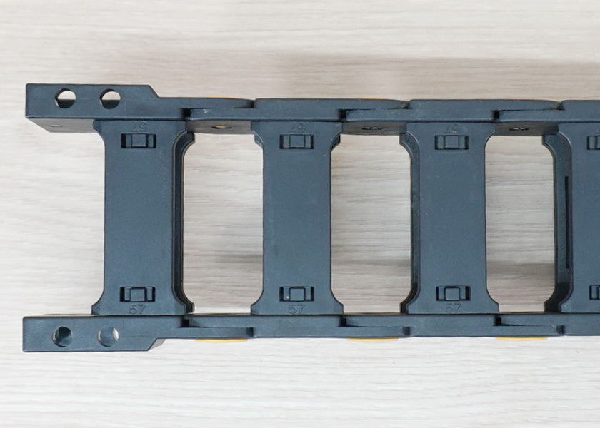 20 X 57 mm Cable Drag Chain R55mm ยาว 1M และ End Connectors (Bridge opening)