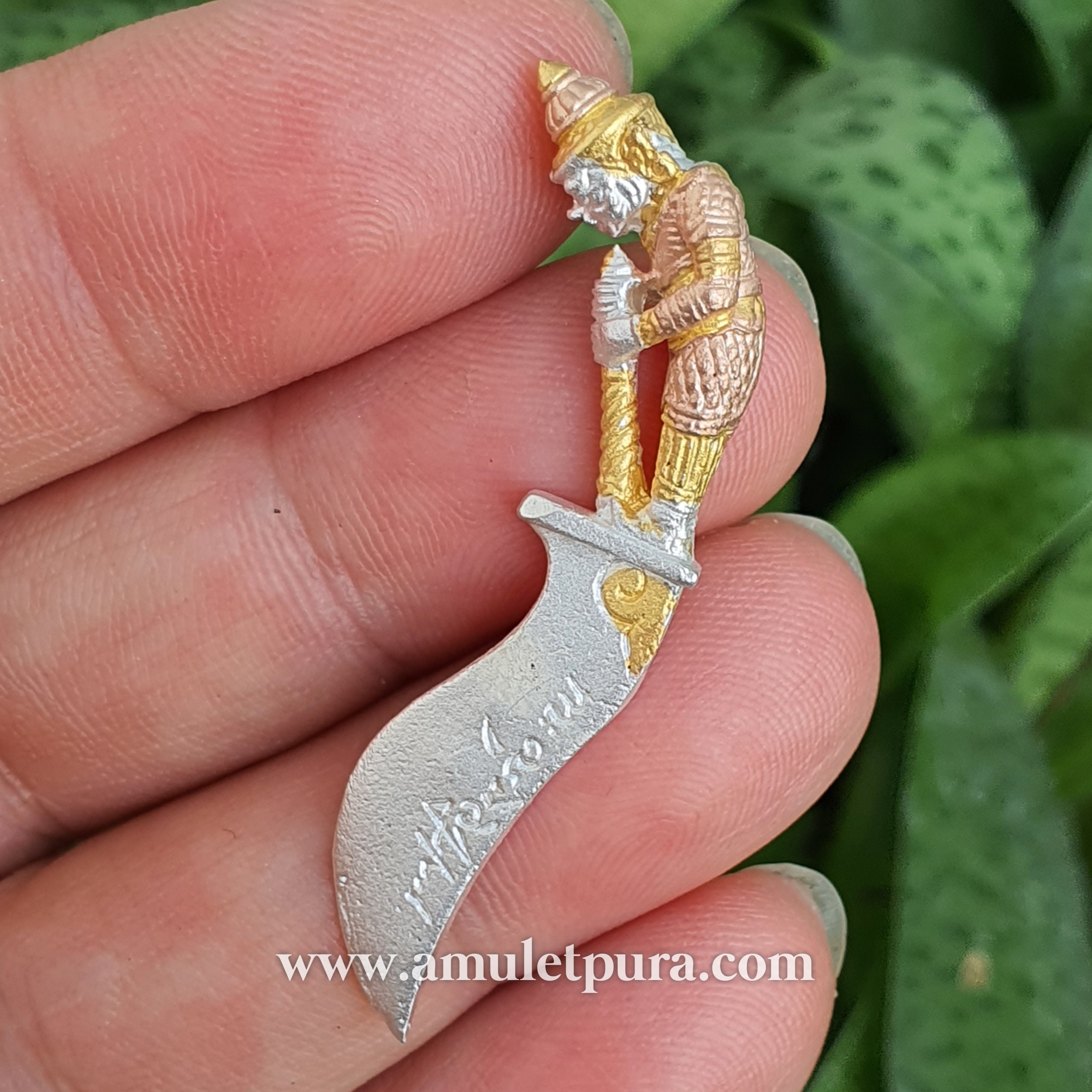 พระขรรค์หล่อ ด้ามท้าวเวสสุวรรณ(เนื้อ 3K)รุ่นพระขรรค์คู่บารมี ปี64 หลวงพ่อพัฒน์ วัดห้วยด้วน จ.นครสวรรค์(มีโค้ด หมายเลข๘๒)