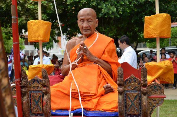 ขุนแผนนะมหาอำนาจ หน้ากากทองแดง รุ่นนะมหาอำนาจกันภัย ปี52 หลวงปู่แขก วัดสุนทรประดิษฐ์ จ.พิษณุโลก(มีโค้ด หลังตะกรุดเงิน สามดอก)