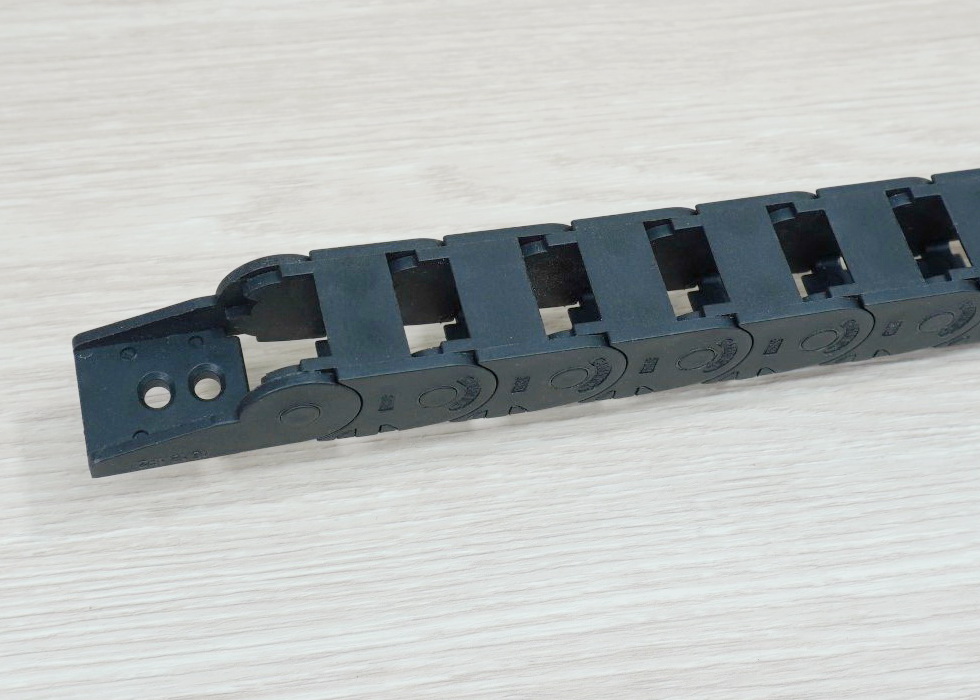 15 x 15 mm Cable Drag Chain R38mm ยาว 1M และ End Connectors (Bridge open outside)
