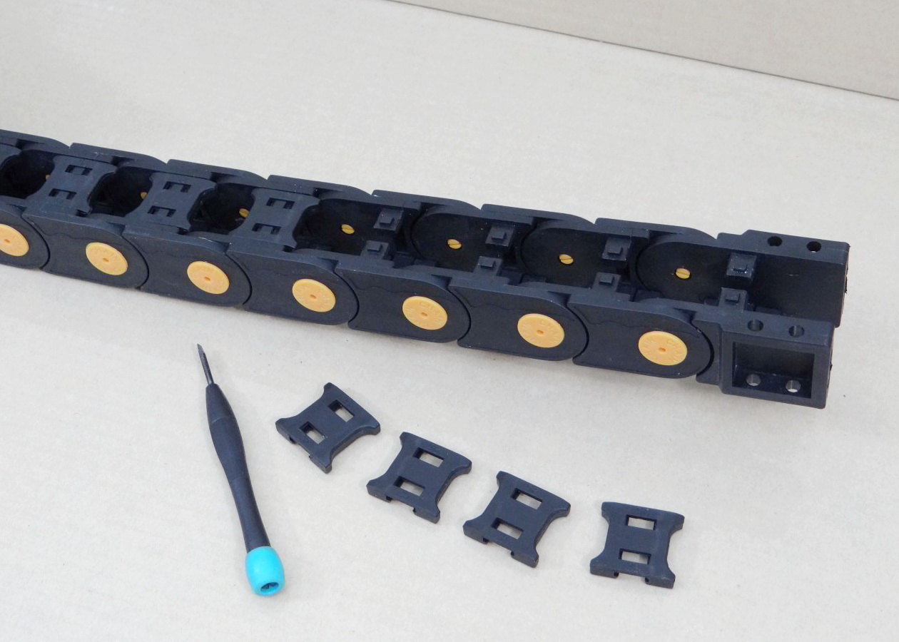 20 X 25 mm Cable Drag Chain R55mm ยาว 1M และ End Connectors (Bridge opening)